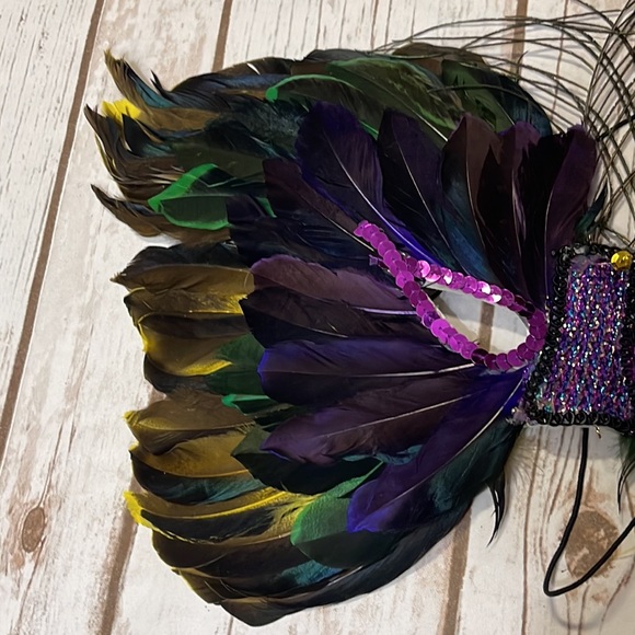 Mardi Gras Feather Peacock Sequins Embellished Mask - Picture 7 of 10